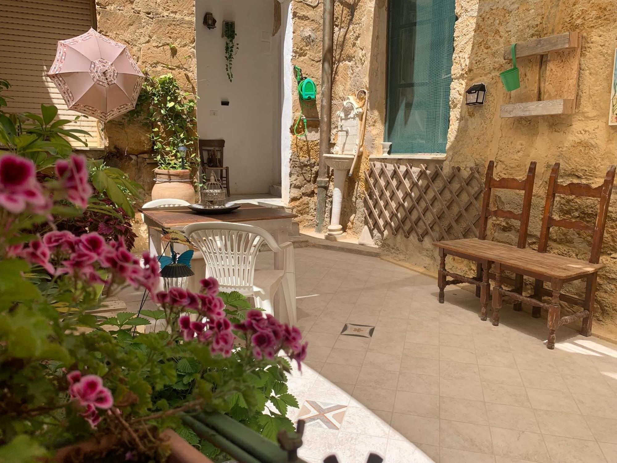 Il Vecchio Cortile Apartment อากริเจนโต ภายนอก รูปภาพ